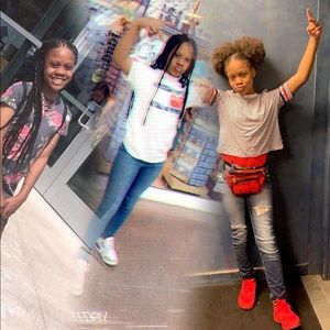 Meet your Posher, Akila